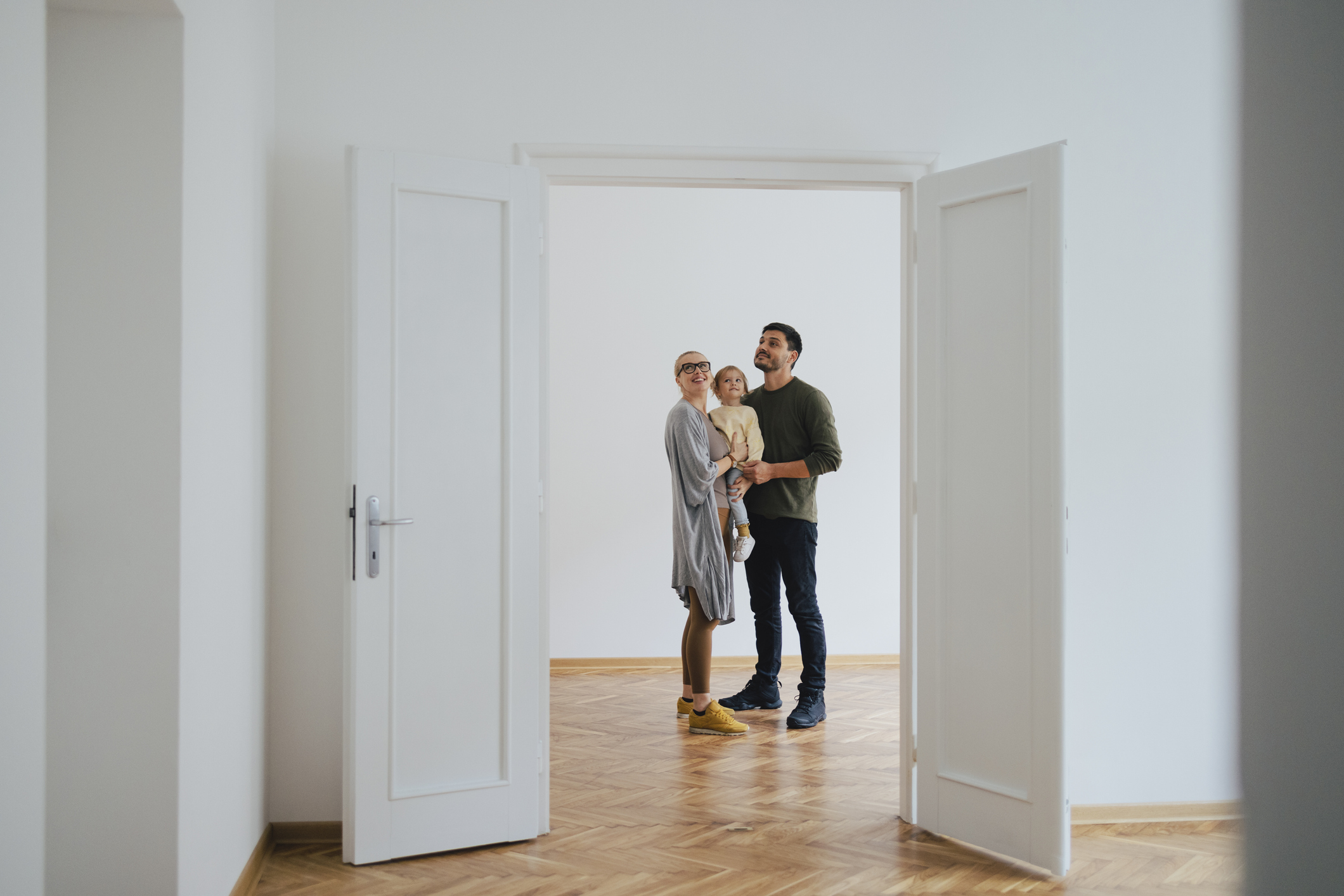 The Ultimate Guide to Buying a House as a Travel Nurse